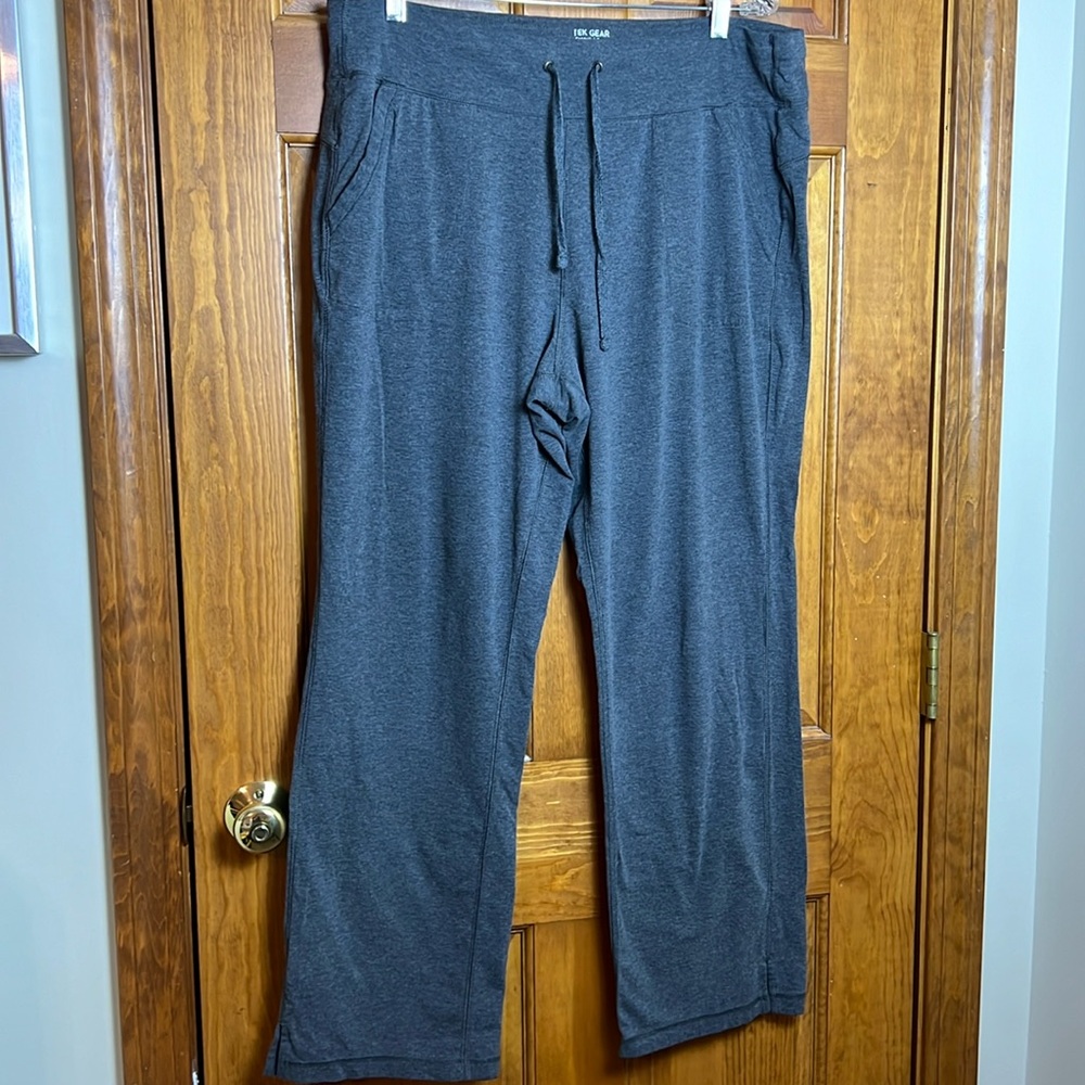 Women's Size XL SHORT Tek Gear Essential Gear Drawstring Waist Capri Pants